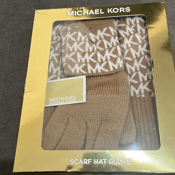 Michael Kors scarf, hat and glove set - Picture 1 of 3